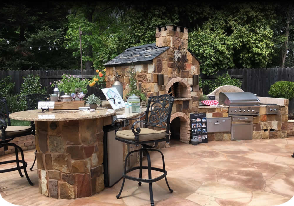 Custom Outdoor Fireplaces and Fire Pits